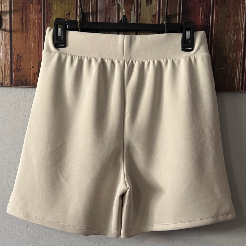 LazyPants Women's set Luxe Crewneck pull over  and shorts - Picture 9 of 9